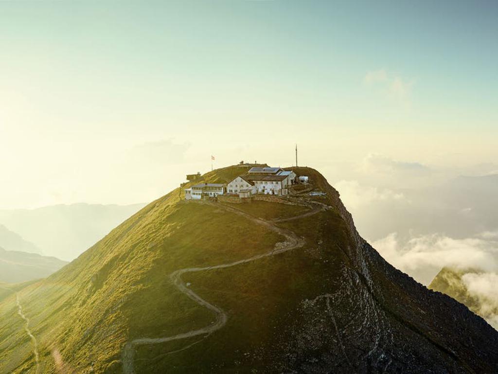 Отель на горе Фаульхорн близ Берна, Швейцария